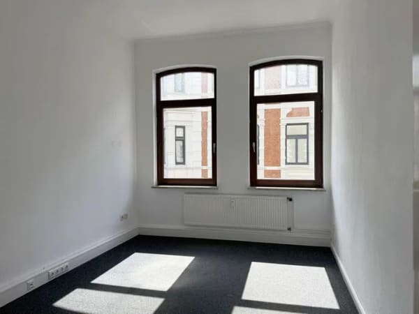 Immobilie in Neumünster - Charmante 6-Zimmer-Altbauwohnung mit 4 Tiefgaragenstellplätzen in zentraler Innenstadtlage von Neumü - Bild 4