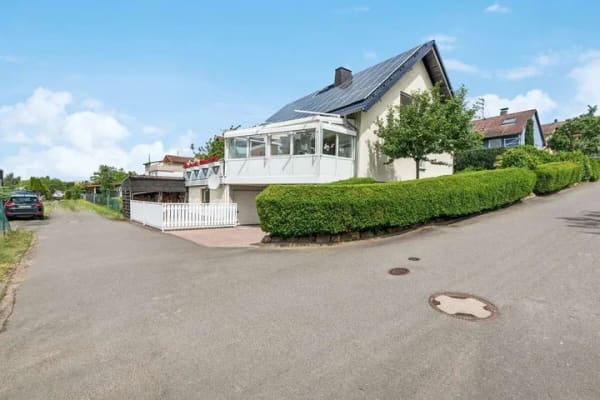 Immobilie in Waldems - Provisionsfrei – Haus mit hochwertiger Ausstattung (Klimaanlage, Sauna, PV-Anlage, Brunnen etc.) - Bild 0