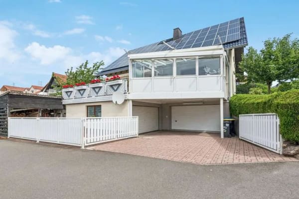 Immobilie in Waldems - Provisionsfrei – Haus mit hochwertiger Ausstattung (Klimaanlage, Sauna, PV-Anlage, Brunnen etc.) - Bild 1