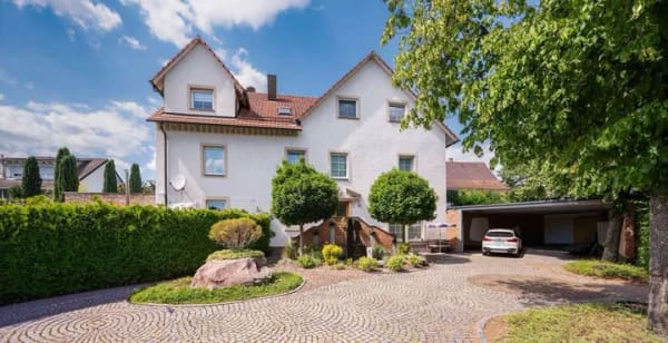 Immobilie in Hilzingen - Modernisiertes historisches Mehrfamilienhaus mit 4 Wohneinheiten, Garten und viel Potenzial - Bild 0