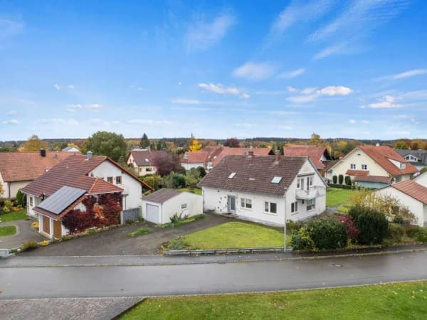 Immobilie in Schemmerhofen - Großzügiges Einfamilienhaus mit zusätzlichem Bauplatz in ruhiger Lage in der Gemeinde Schemmerhofen - Bild 0