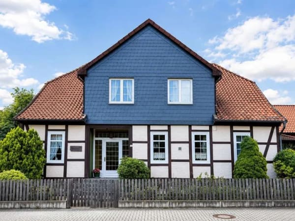 Immobilie in Celle - Celle-Groß Hehlen: Historisches Anwesen mit großem Grundstück und vielfältigen Nutzungsmöglichkeiten - Bild 0