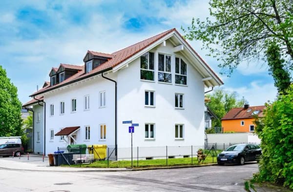 Immobilie in Höhenkirchen-Siegertsbrunn - Direkt vom Eigentümer! Vermietete 3-Zi-Wohnung mit Balkon in gepflegtem MFH - Bild 1
