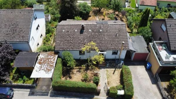 Immobilie in Wiernsheim - Fertighaus mit großem Garten und viel Potenzial - Bild 1