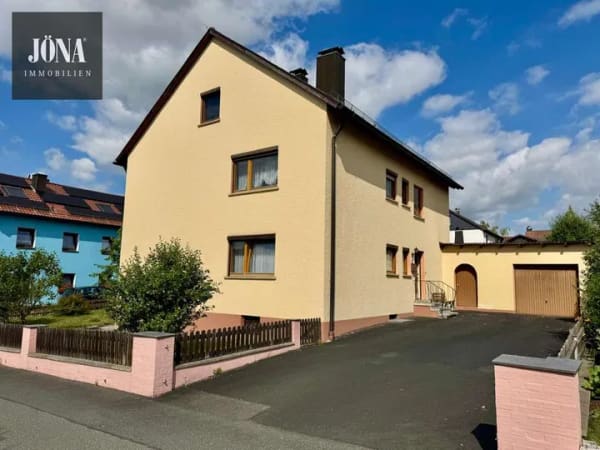 Immobilie in Stadtsteinach - Charmantes Zweifamilienhaus mit 810 m²  Grundstück und großem Entwicklungspotenzial - Bild 0