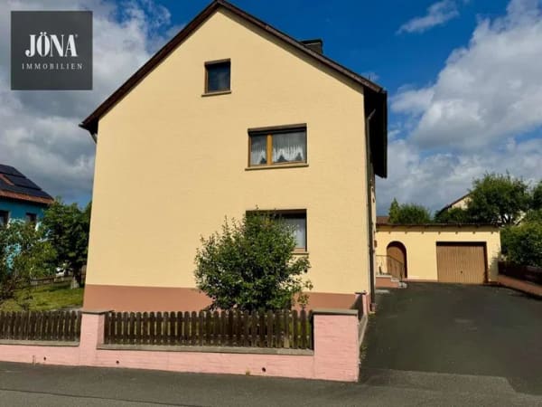 Immobilie in Stadtsteinach - Charmantes Zweifamilienhaus mit 810 m²  Grundstück und großem Entwicklungspotenzial - Bild 2