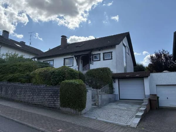 Immobilie in Hammersbach - Großzügiges Einfamilienhaus in bevorzugter Lage von Hammersbach. Keine zusätzliche Käuferprovision! - Bild 1
