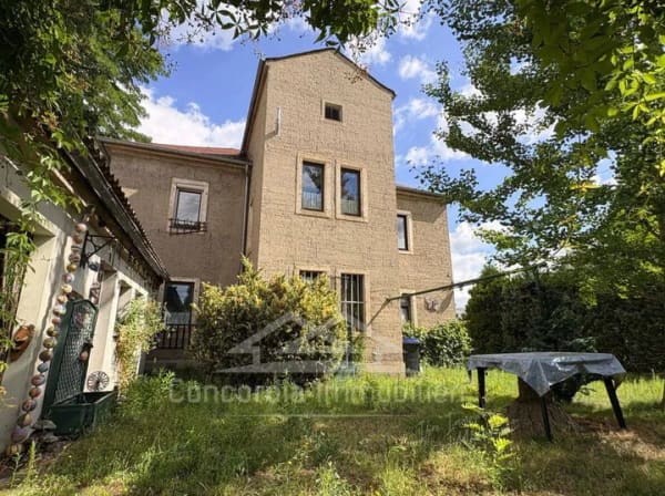 Immobilie in Radebeul - Charmantes Ein-/ Zweifamilienhaus mit viel Potenzial  - Bild 0