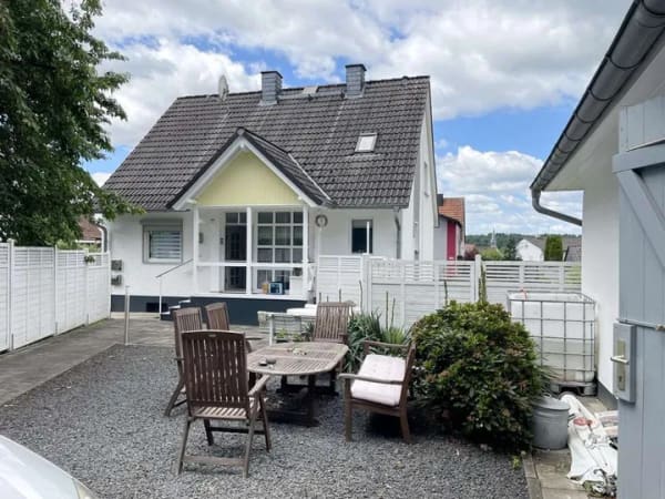 Immobilie in Laubach - Lassen Sie Ihren Traum wahr werden! Freistehendes Einfamilienhaus mit viel Potential sucht einen neu - Bild 0