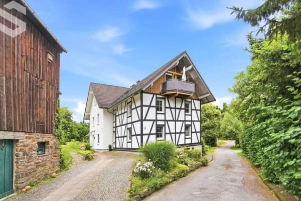 Immobilie in Reichshof - Ein Haus. Vier Wohneinheiten. Investment in Reichshof - Bild 0