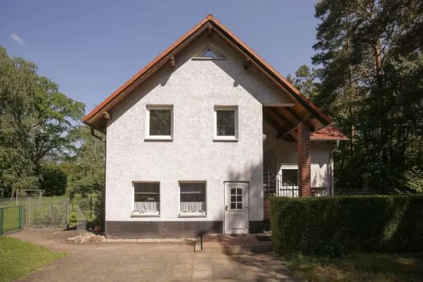 Immobilie in Michendorf - Vielseitiges Mehrgenerationenhaus mit Pool, großem Garten und guter Verkehrsanbindung - Bild 2