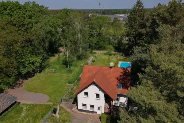 Immobilie in Michendorf - Vielseitiges Mehrgenerationenhaus mit Pool, großem Garten und guter Verkehrsanbindung - Bild 4