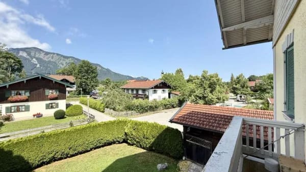 Immobilie in Unterwössen - Stilvolle 4-Zimmer-Altbauwohnung in einem liebevoll sanierten 3-Familienhaus 
Frühlingstraße 8 - Bild 4