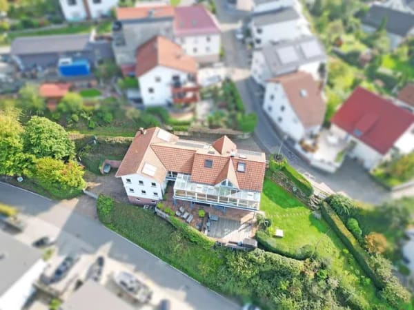 Immobilie in Birkenau - Attraktives Zweifamilienhaus mit Pool, Terrasse und idyllischem Außenbereich - Bild 2