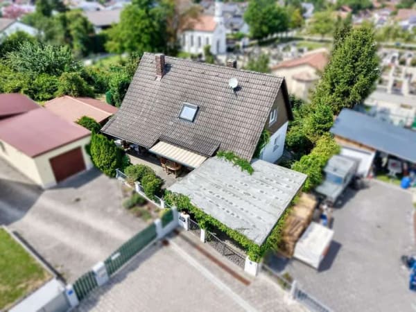 Immobilie in Eichendorf - *** Freistehendes Einfamilienhaus inkl. zweiter Bebauungsmöglichkeit *** - Bild 1