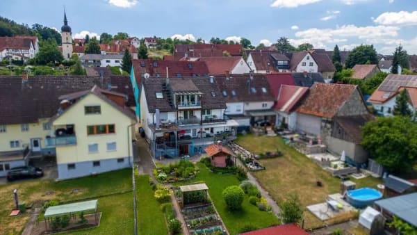 Immobilie in Gottmadingen - Ein Zuhause für Gartenliebhaber – zwei Wohnungen und viel Freiraum im Grünen - Bild 1