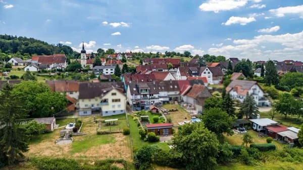 Immobilie in Gottmadingen - Ein Zuhause für Gartenliebhaber – zwei Wohnungen und viel Freiraum im Grünen - Bild 2