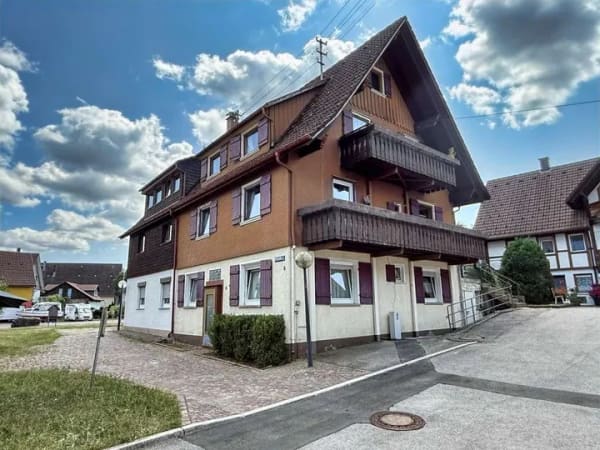 Immobilie in Loßburg - Großzügige Doppelhaushälfte mit großzügigem Raumangebot in attraktiver Wohnlage von Loßburg - Bild 0