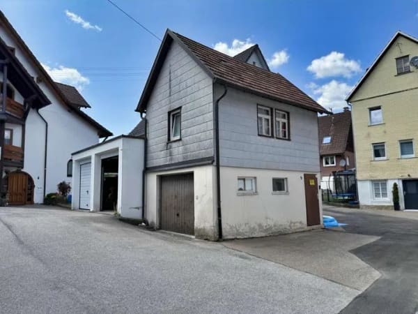 Immobilie in Loßburg - Großzügige Doppelhaushälfte mit großzügigem Raumangebot in attraktiver Wohnlage von Loßburg - Bild 1