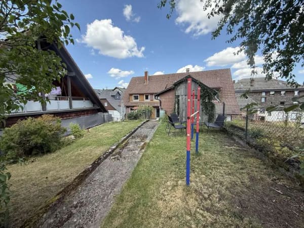Immobilie in Loßburg - Großzügige Doppelhaushälfte mit großzügigem Raumangebot in attraktiver Wohnlage von Loßburg - Bild 2
