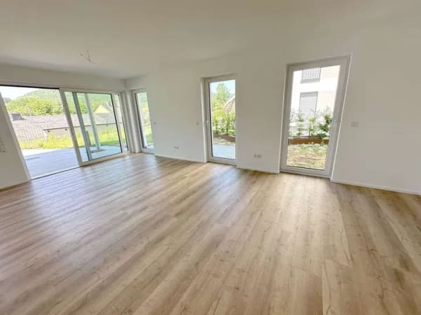 Immobilie in Bullay - Hochwertige 3-Zimmer-EG-Neubauwohnung mit großzügiger Terrasse und Stellplatz - Bild 1