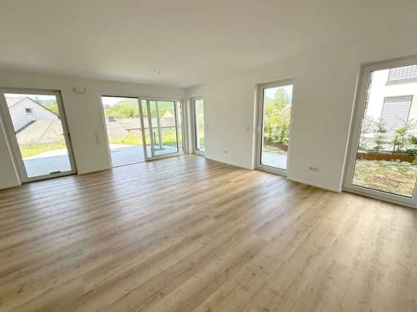 Immobilie in Bullay - Hochwertige 3-Zimmer-EG-Neubauwohnung mit großzügiger Terrasse und Stellplatz - Bild 2