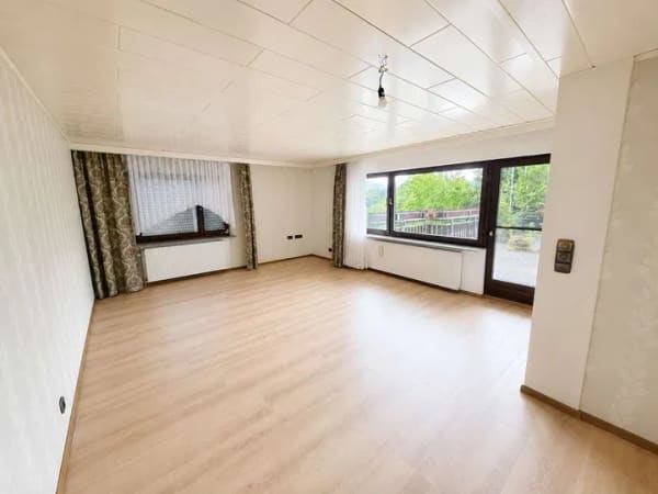 Immobilie in Hechingen - Großzügige 6-Zimmer-Eigentumswohnung mit 145 m², Terrasse, Garage und Burgblick - Bild 2