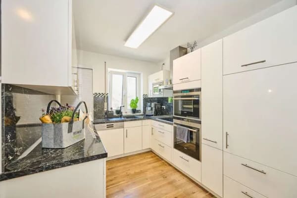 Immobilie in Rain - Rain | Einfamilienhaus im Toskana-Stil mit barrierefreier Einliegerwohnung & Sonnengarten - Bild 3