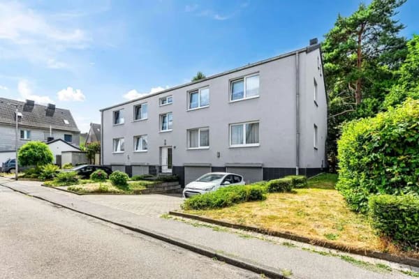 Immobilie in Herzogenrath - Attraktives 4-Familienhaus mit Garagen und Entwicklungspotenzial in Herzogenrath - Bild 1