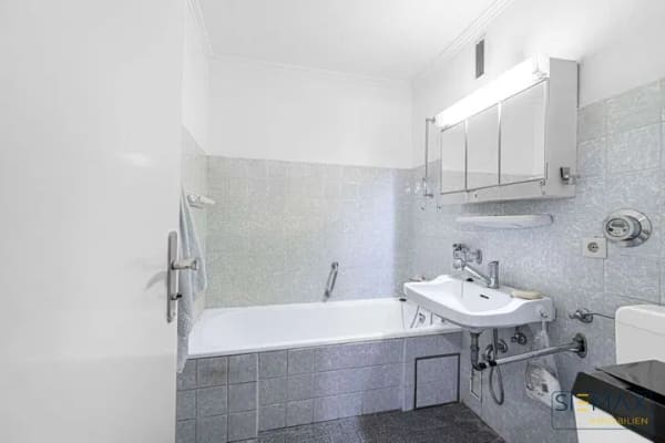 Immobilie in Unterföhring - *** FREI *** 
Ein Zuhause mit Charme, durchdachtem Grundriss und zwei Balkonen - Bild 3