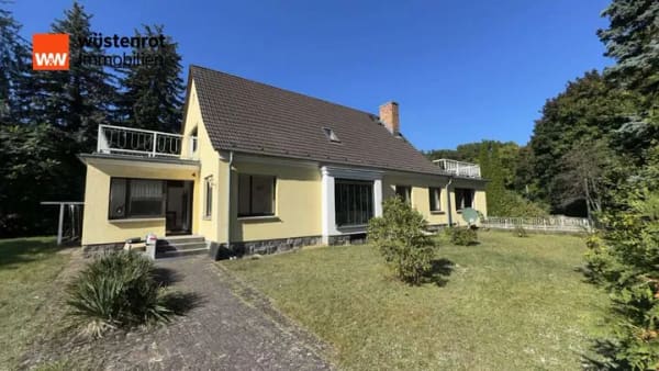 Immobilie in Eisenhüttenstadt - Absolutes Schnäppchen - Handwerker aufgepasst - viel Platz, Vollkeller, großes Grundstück, Pool - Bild 0