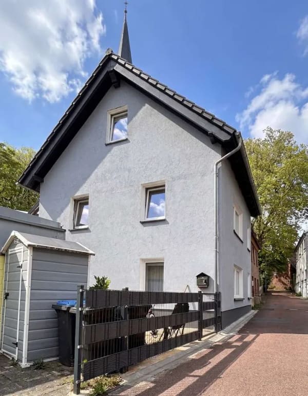 Immobilie in Jüchen - Die Seltenheit am Markt: Neuwertiges 138m² Haus (A+) bewusst ohne Garten - Bild 0