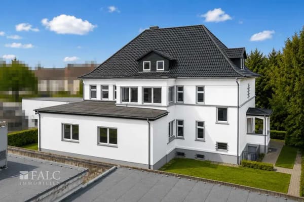 Immobilie in Erkner - Repräsentative Fabrikantenvilla mit vielseitigem Entwicklungspotenzial - FALC Immobilien - Bild 1