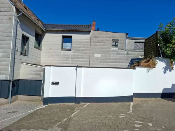 Immobilie in Übach-Palenberg - Mehrfamilienhaus mit drei vermieteten Wohneinheiten und Gartenanteil in Übach-Palenberg - Bild 1