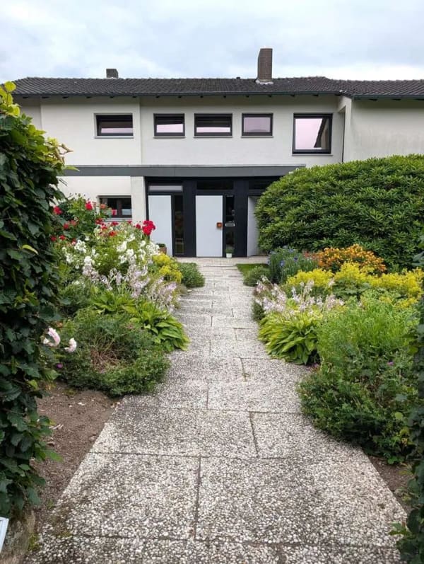 Immobilie in Kalletal - Zweifamilienhaus mit Aussicht und großem Garten - Bild 1