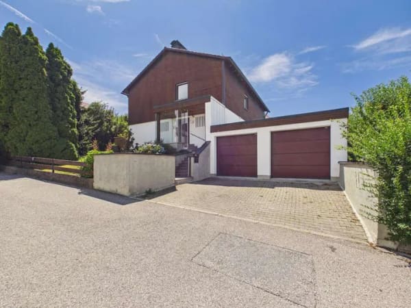 Immobilie in Geisenhausen - Zeitlose Wohnqualität – Gepflegtes Einfamilienhaus mit viel Platz und Privatsphäre in Geisenhausen - Bild 2