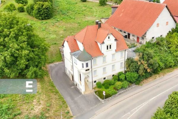 Immobilie in Neuenstadt am Kocher - Einzigartiges Stadthaus mit Eckturm – Wohnen mit Charakter und Stil - Bild 0