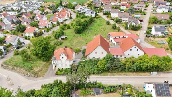 Immobilie in Neuenstadt am Kocher - Einzigartiges Stadthaus mit Eckturm – Wohnen mit Charakter und Stil - Bild 2