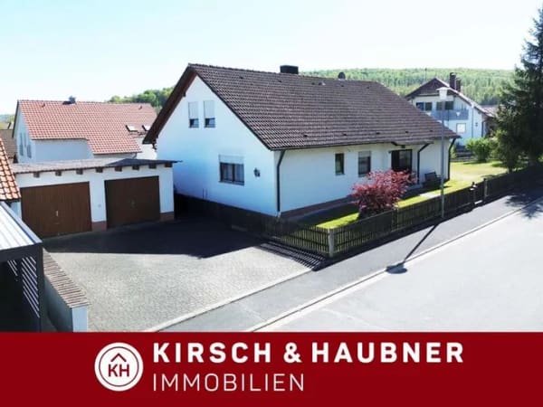 Immobilie in Berching - Preishammer!
EFH mit Doppelgarage und herrlichem Grund!  
  Berching - Sollngriesbach - Bild 0