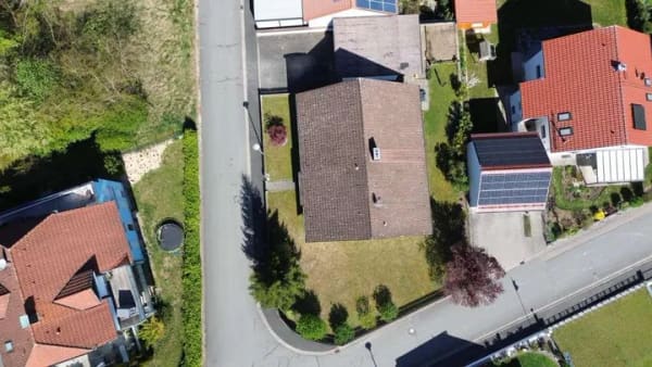 Immobilie in Berching - Preishammer!
EFH mit Doppelgarage und herrlichem Grund!  
  Berching - Sollngriesbach - Bild 3