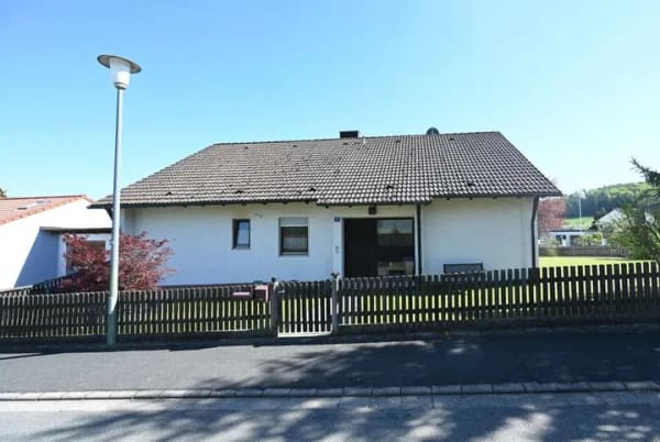 Immobilie in Berching - Preishammer!
EFH mit Doppelgarage und herrlichem Grund!  
  Berching - Sollngriesbach - Bild 4