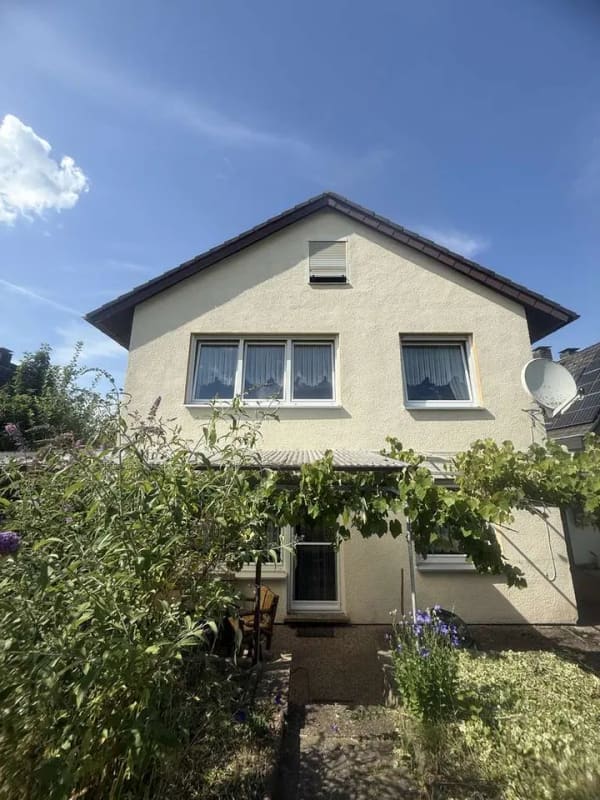 Immobilie in Bad Hersfeld - Familienidylle in der Stadt – Einfamilienhaus mit Garten und viel Platz - Bild 0