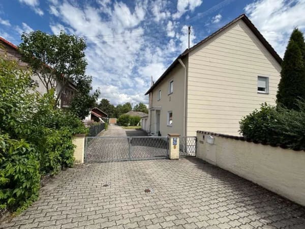 Immobilie in Ampfing - Provisionsfrei für den Käufer: Attraktives Ein-/Zweifamilienhaus in ruhiger Lage von Ampfing - Bild 1