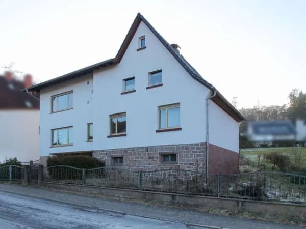 Immobilie in Brachttal - Großzügiges Wohnhaus in Brachttal-Neuschmidten – Ideal für Mehrgenerationen - Bild 0