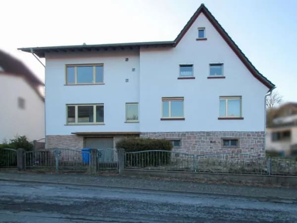 Immobilie in Brachttal - Großzügiges Wohnhaus in Brachttal-Neuschmidten – Ideal für Mehrgenerationen - Bild 1