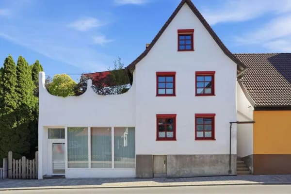 Immobilie in Asselfingen - Nachhaltiges Wohnhaus mit großer Dachterrasse und vermieteter Gewerbeeinheit in Asselfingen! - Bild 1