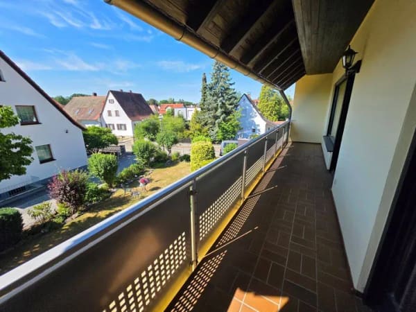 Immobilie in Schwarzenbruck - Große Familienwohnung mit 4,5 Zimmern, Garage, Gartenanteil, Balkon, EBK, etc. - Bild 3