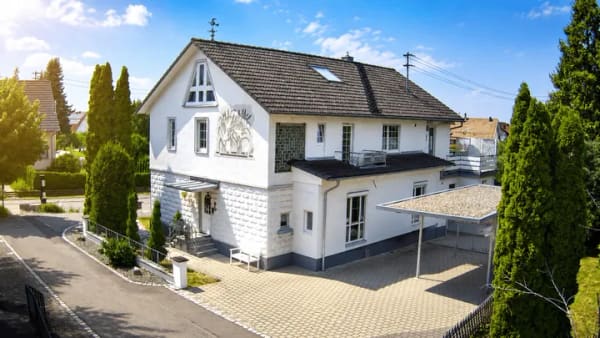 Immobilie in Bisingen - Einfach Einziehen und Wohlfühlen! Gepflegtes Zweifamilienhaus in sonniger Wohnlage in Bisingen mit viel Potenzial! - Bild 0