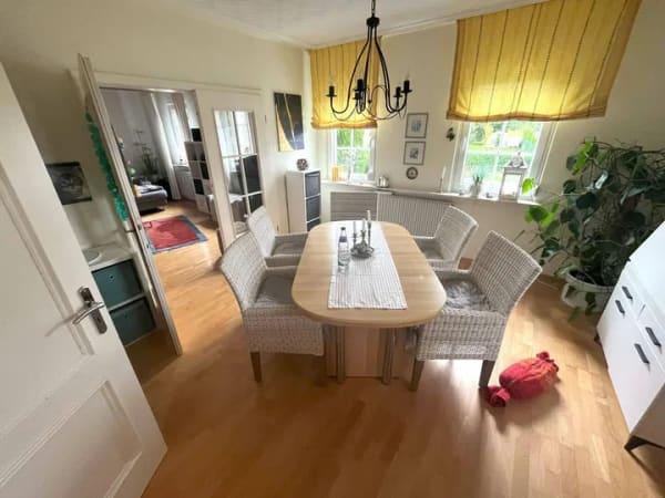 Immobilie in Bisingen - Einfach Einziehen und Wohlfühlen! Gepflegtes Zweifamilienhaus in sonniger Wohnlage in Bisingen mit viel Potenzial! - Bild 2