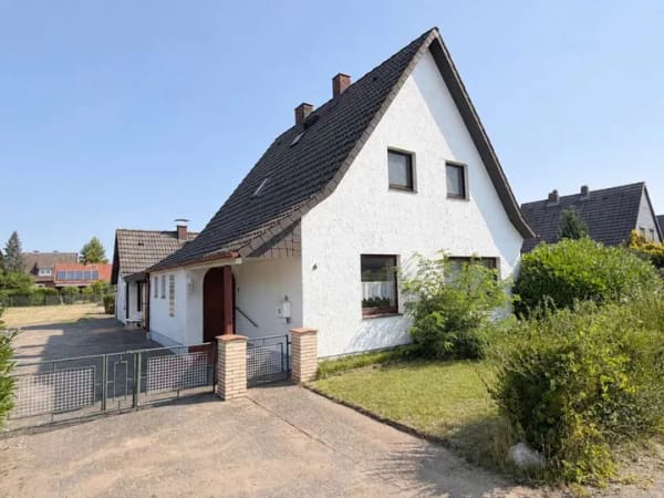 Immobilie in Hohnstorf (Elbe) - Einfamilienhaus mit Charakter und großem Garten - Bild 0